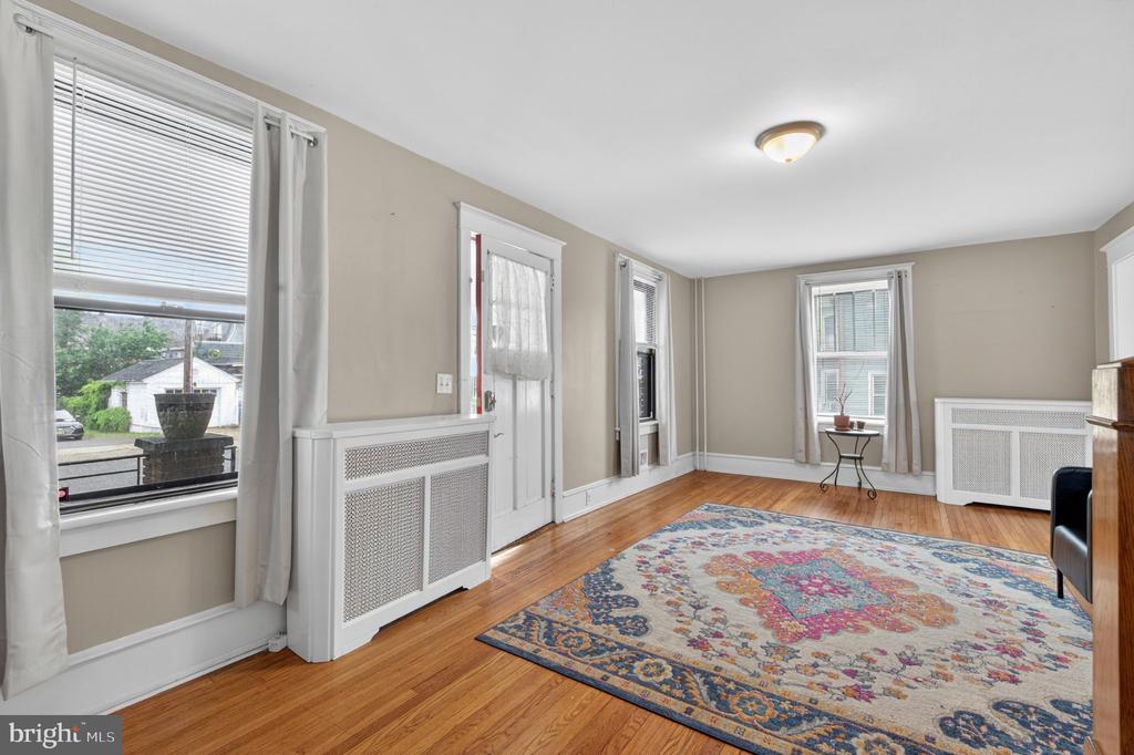 210 E MULBERRY STREET