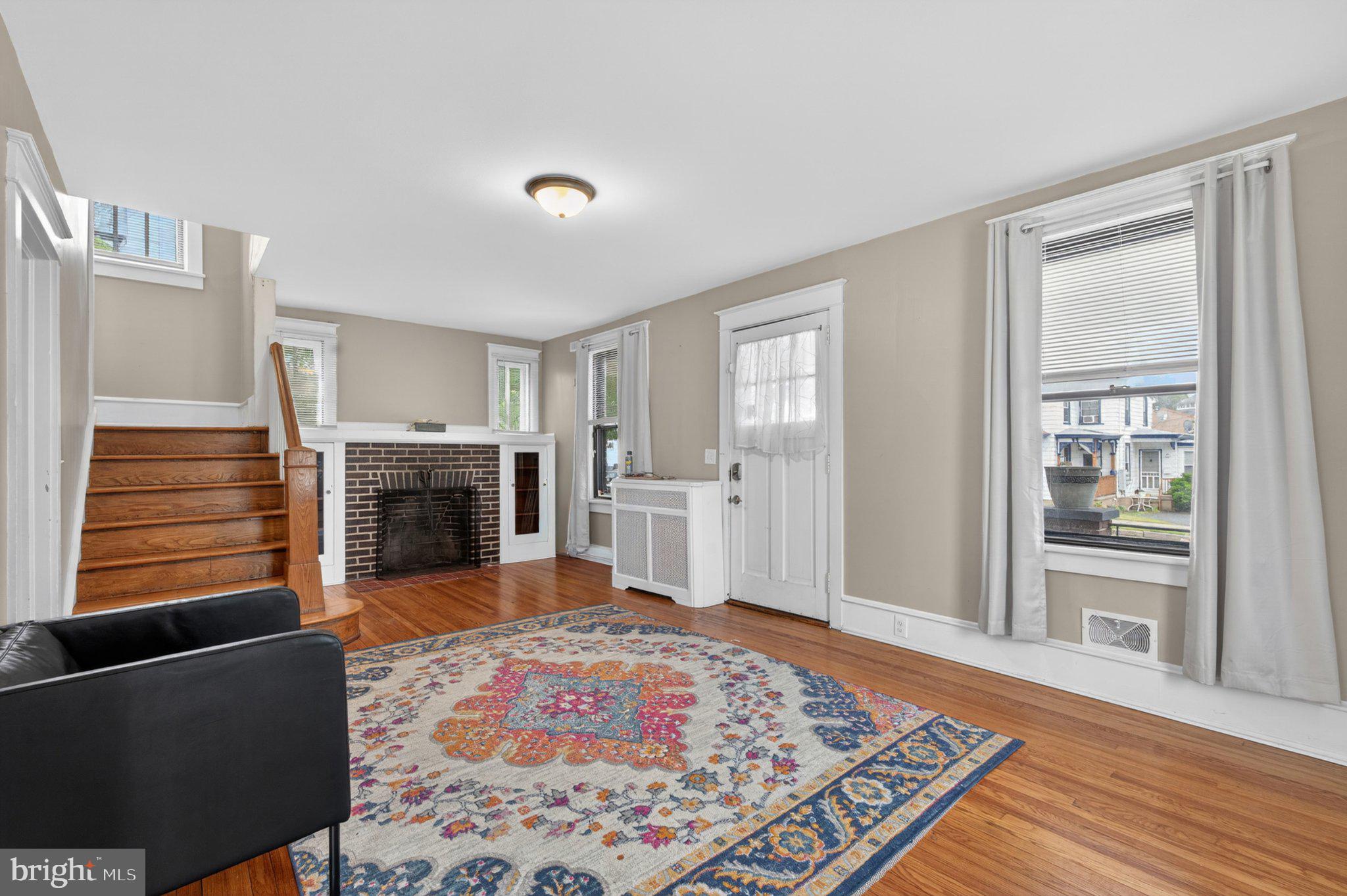210 E MULBERRY STREET
