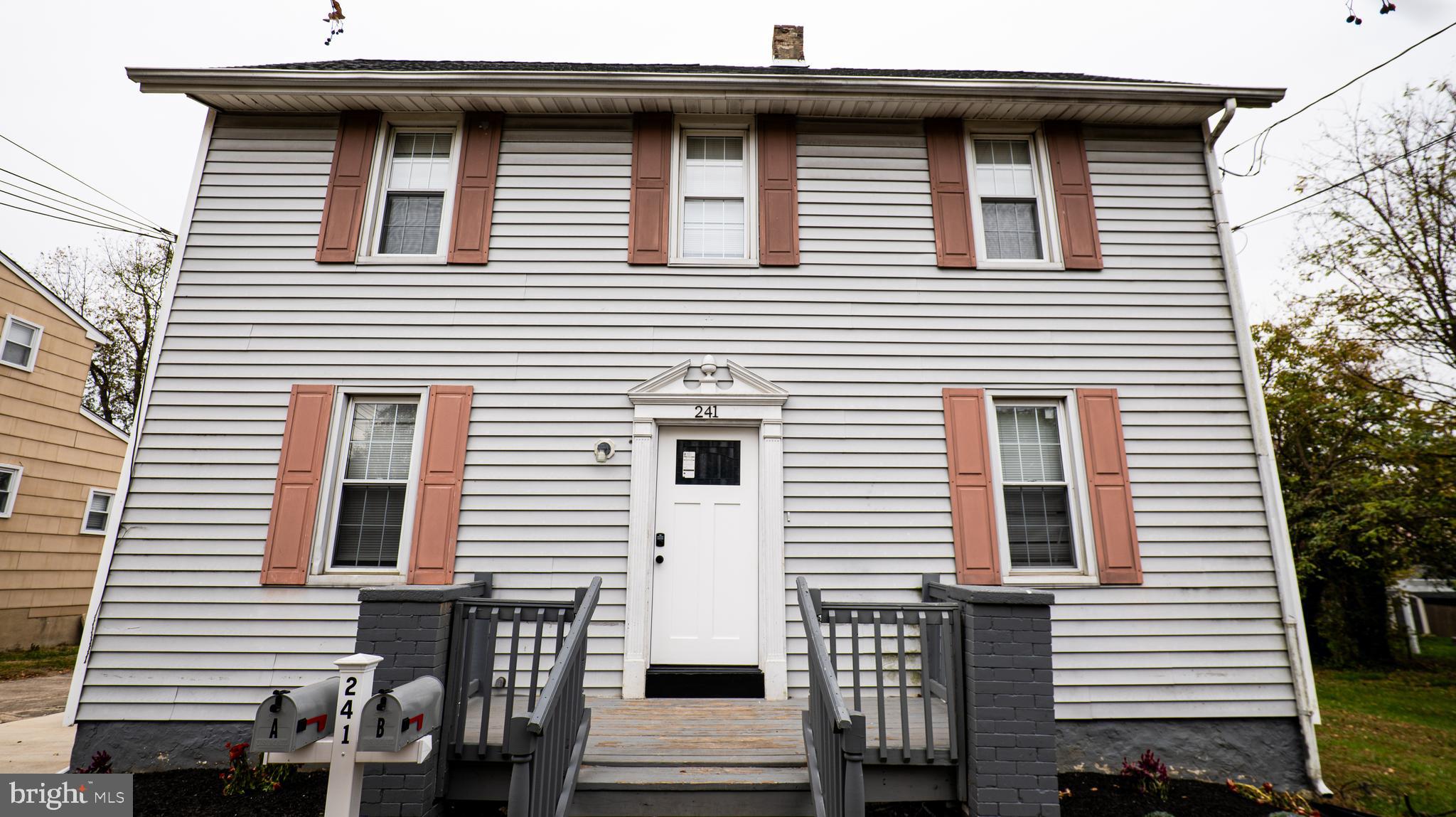 241 Victoria Ave #B