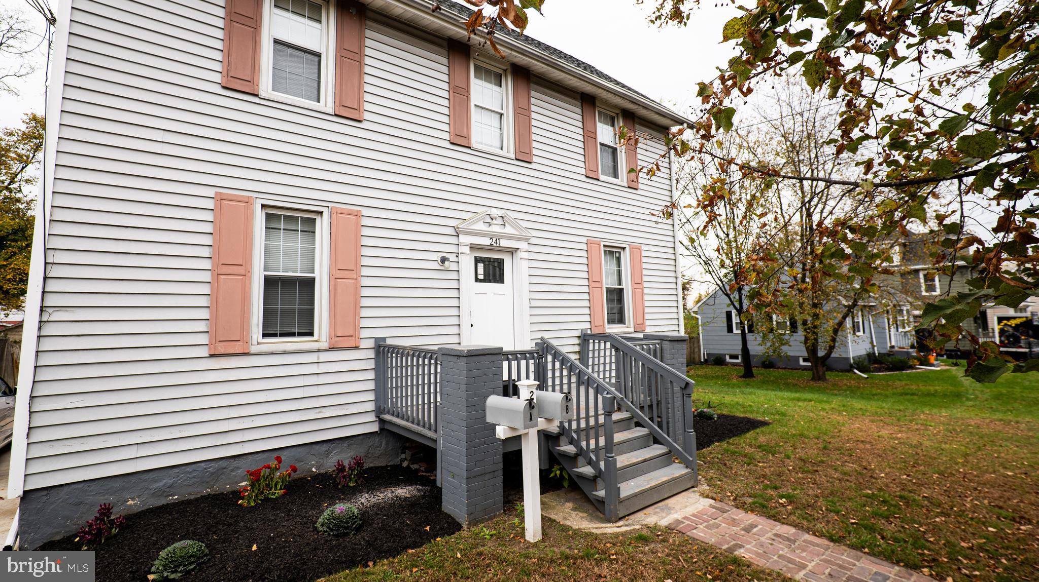 241 Victoria Ave #B