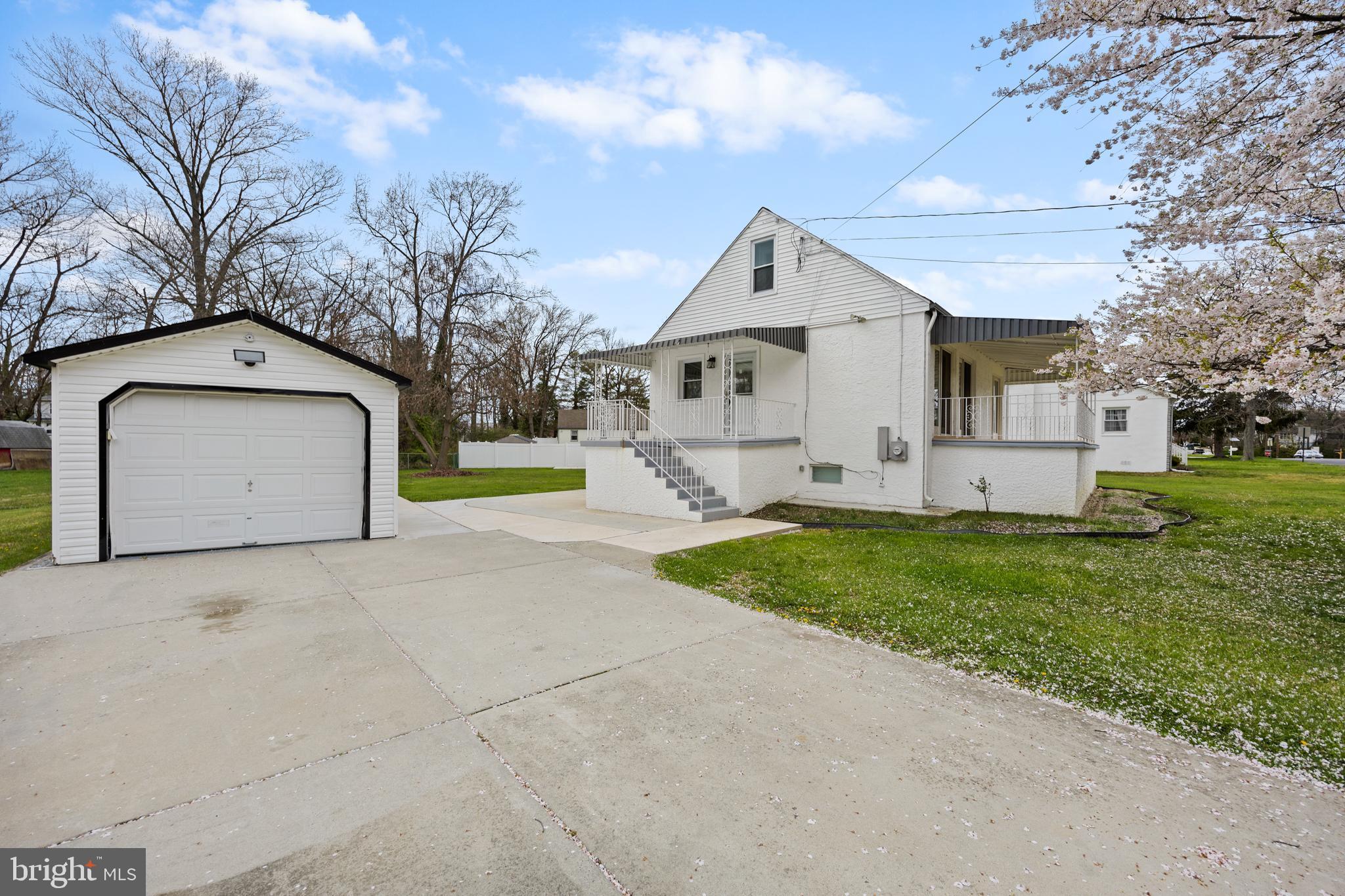 654 Kenilworth Ave