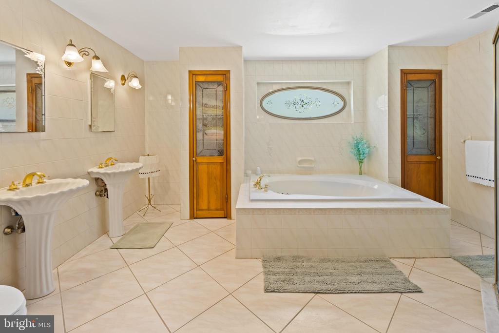 4 Kimberly Ct