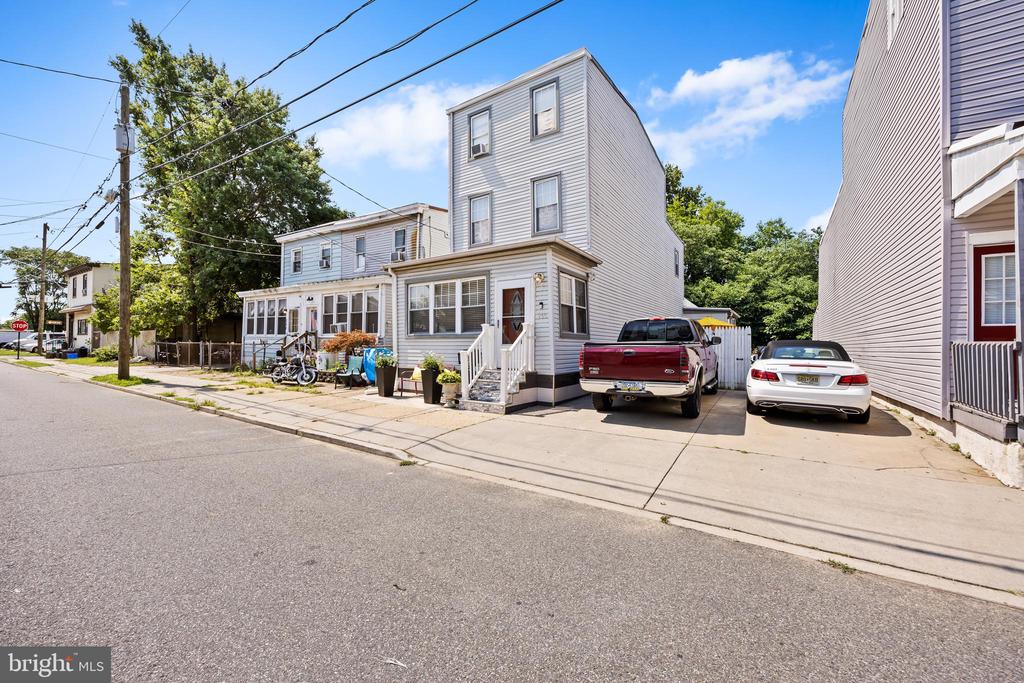 844 Cumberland St