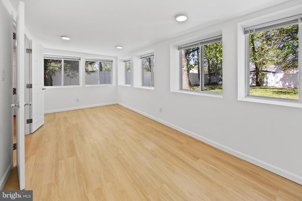 218 Rhode Island Ave