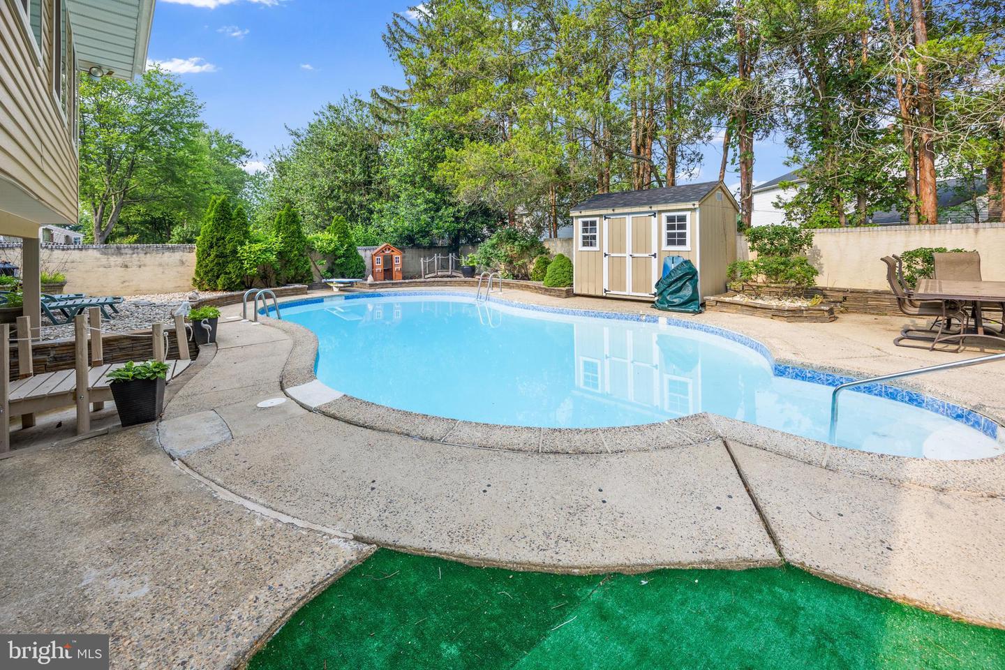 5 Strathmore Dr