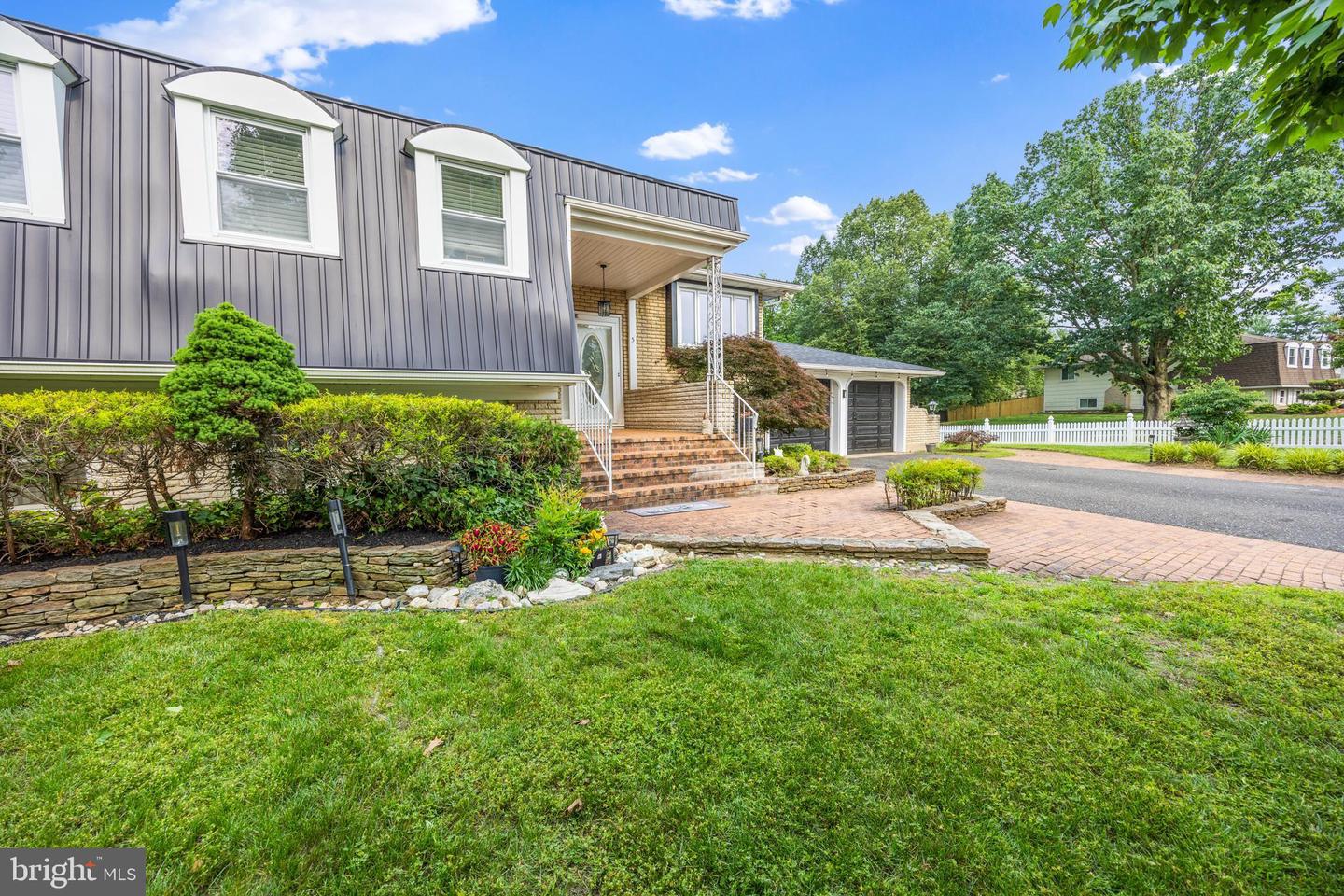 5 Strathmore Dr