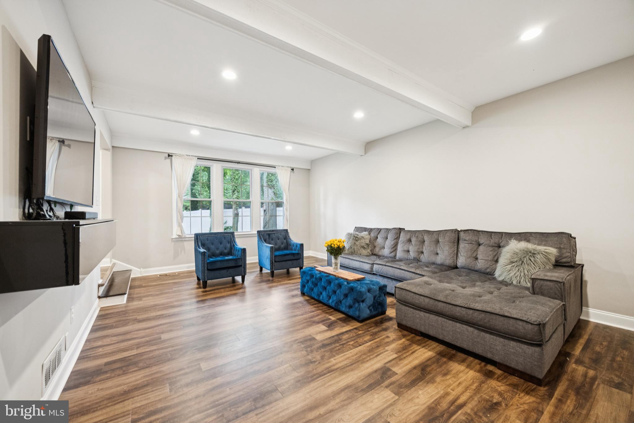 1809 E FIRESIDE COURT