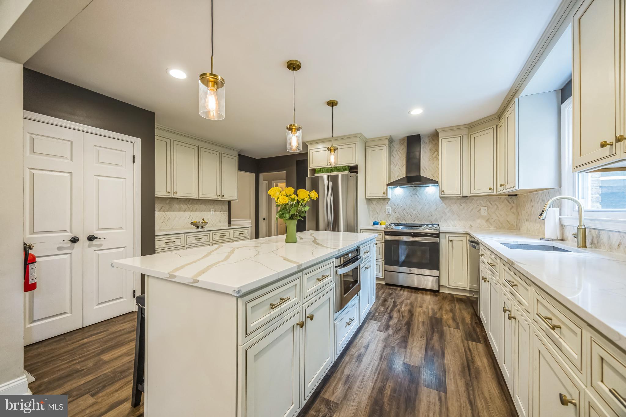 1809 E FIRESIDE COURT