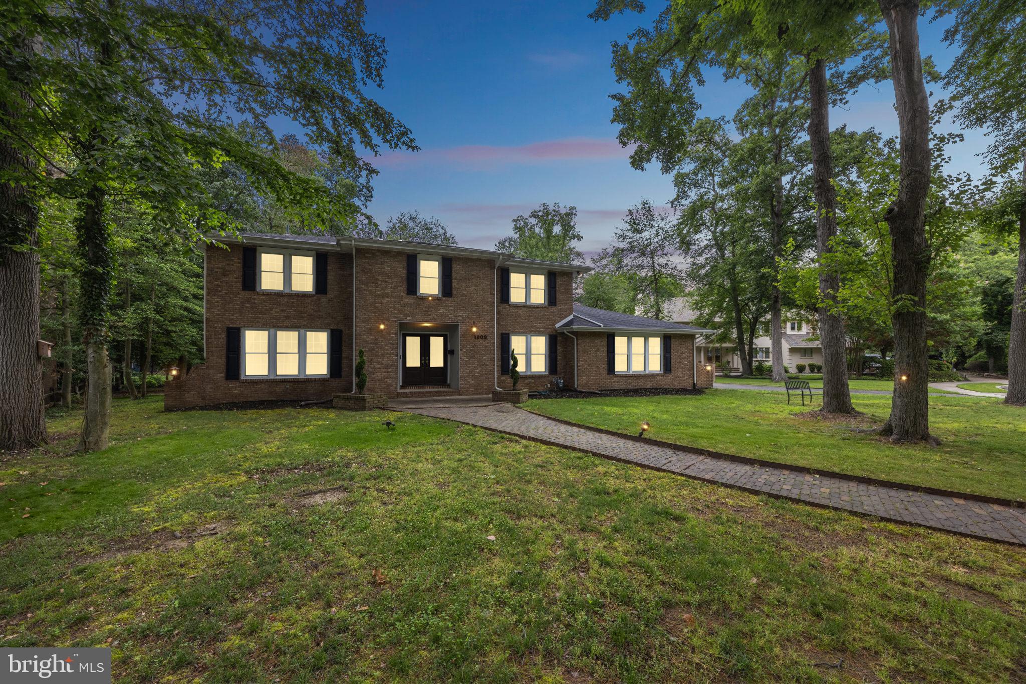 1809 E FIRESIDE COURT