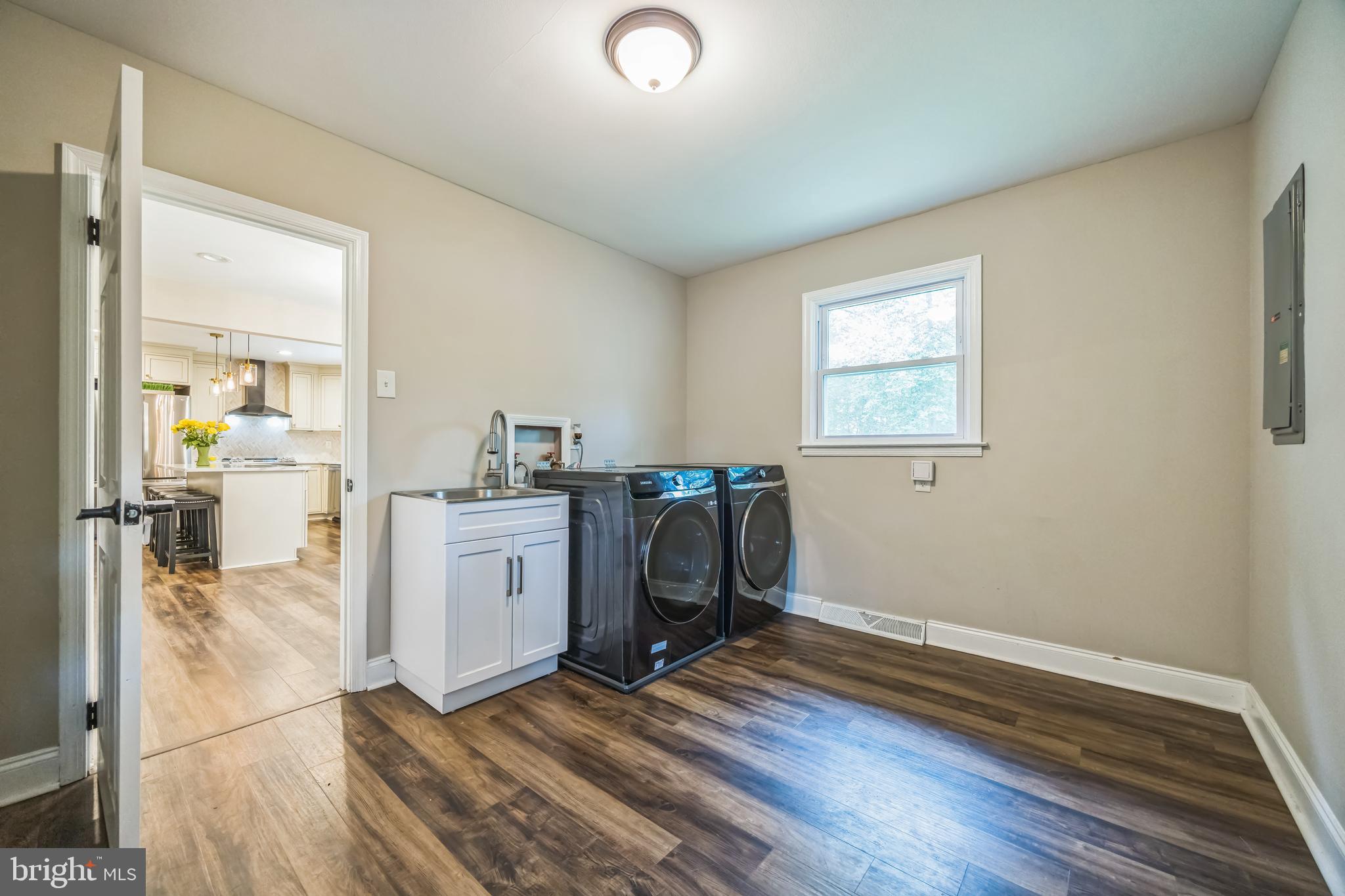 1809 E FIRESIDE COURT