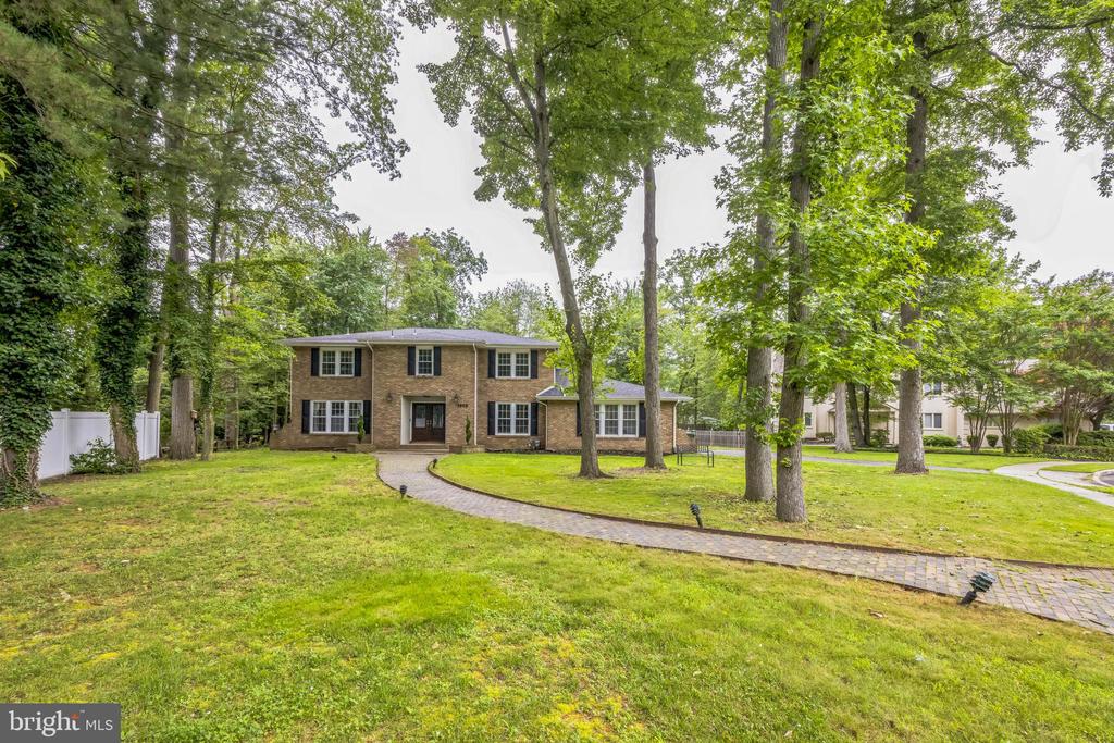 1809 E FIRESIDE COURT