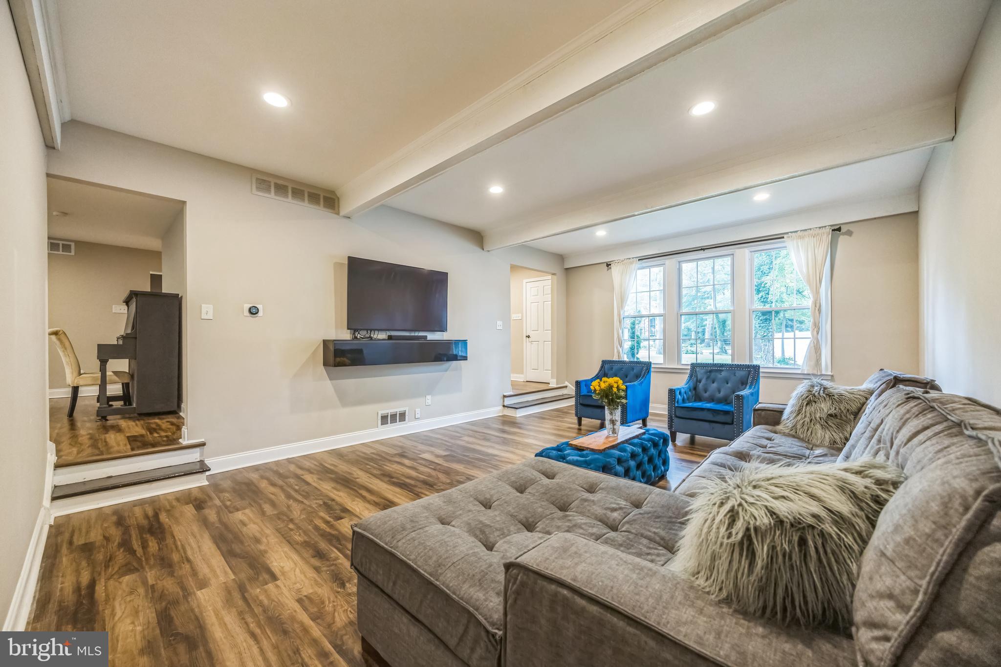 1809 E FIRESIDE COURT