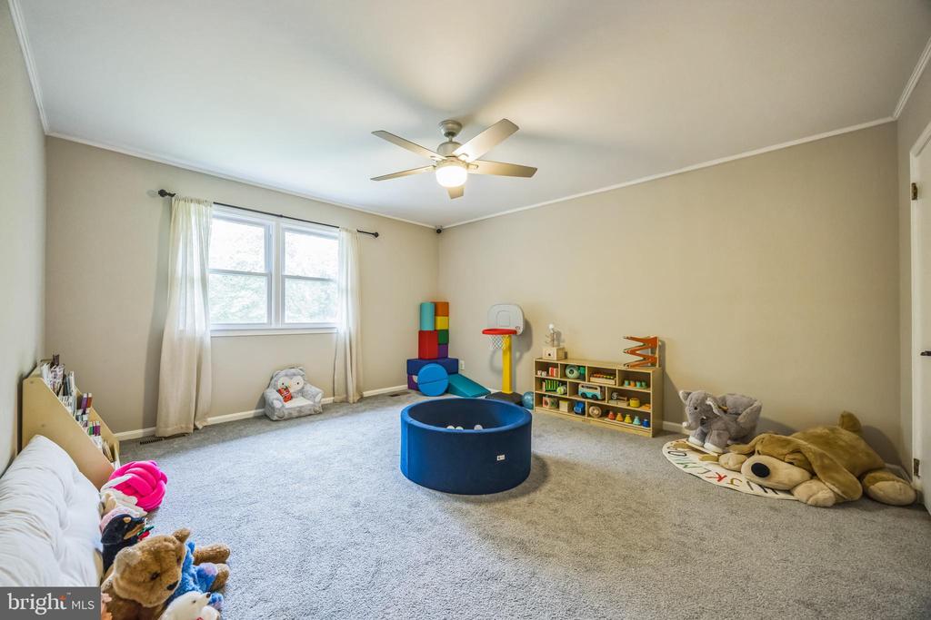 1809 E FIRESIDE COURT