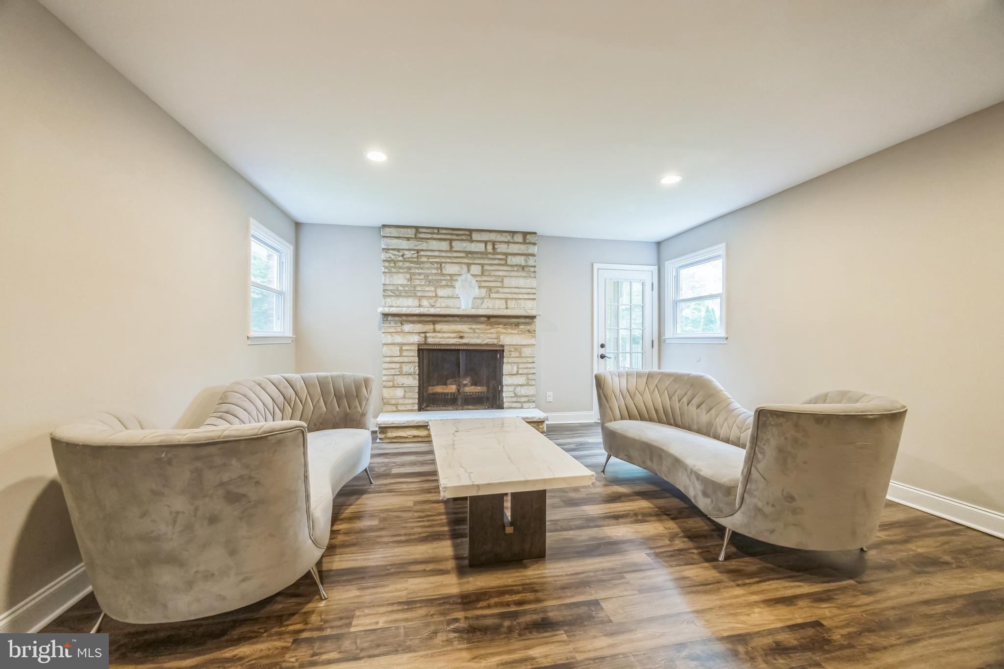 1809 E FIRESIDE COURT