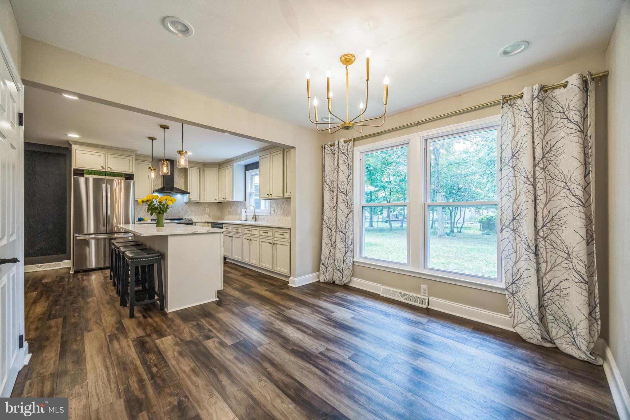 1809 E FIRESIDE COURT