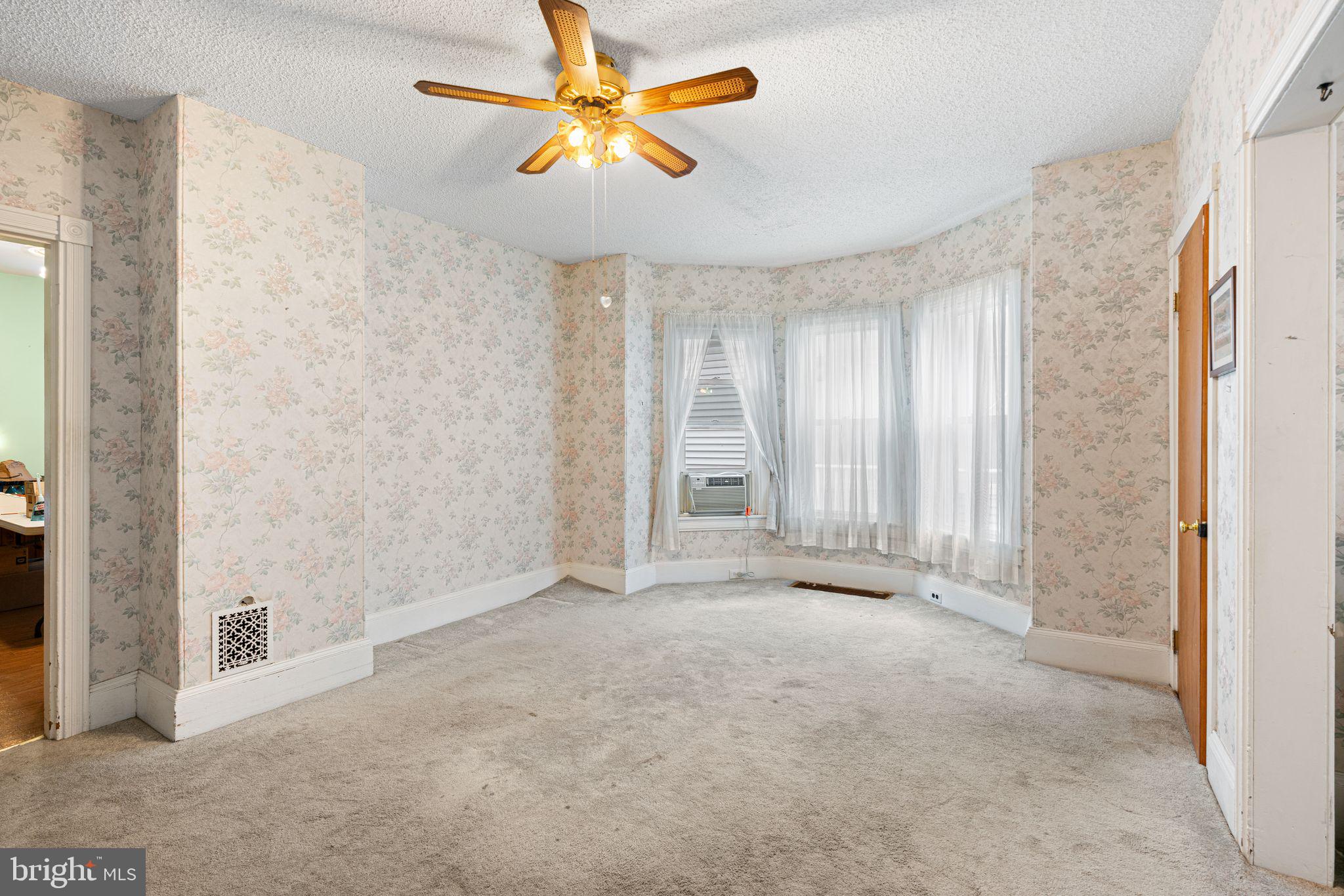 122 W COTTAGE AVENUE