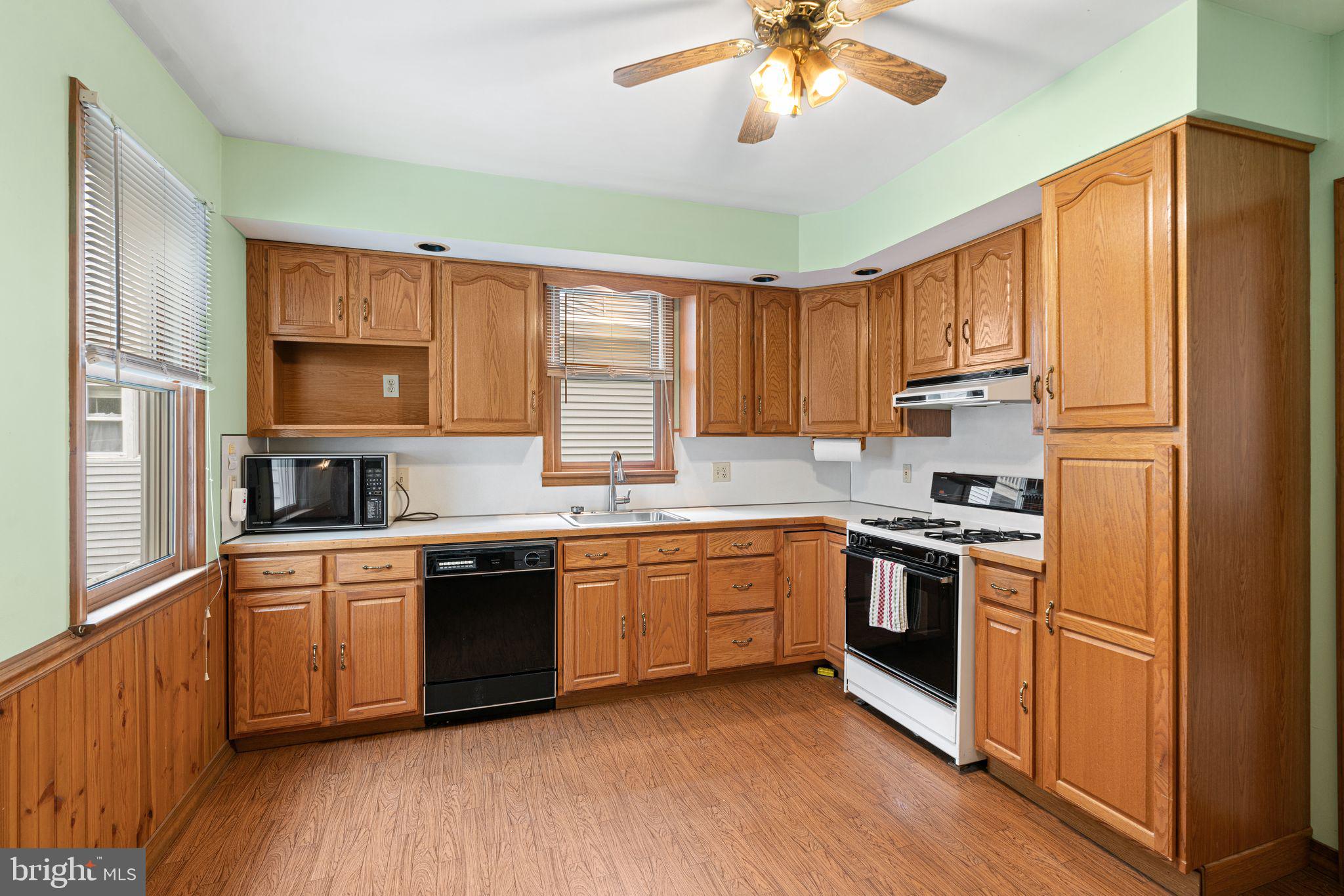 122 W COTTAGE AVENUE