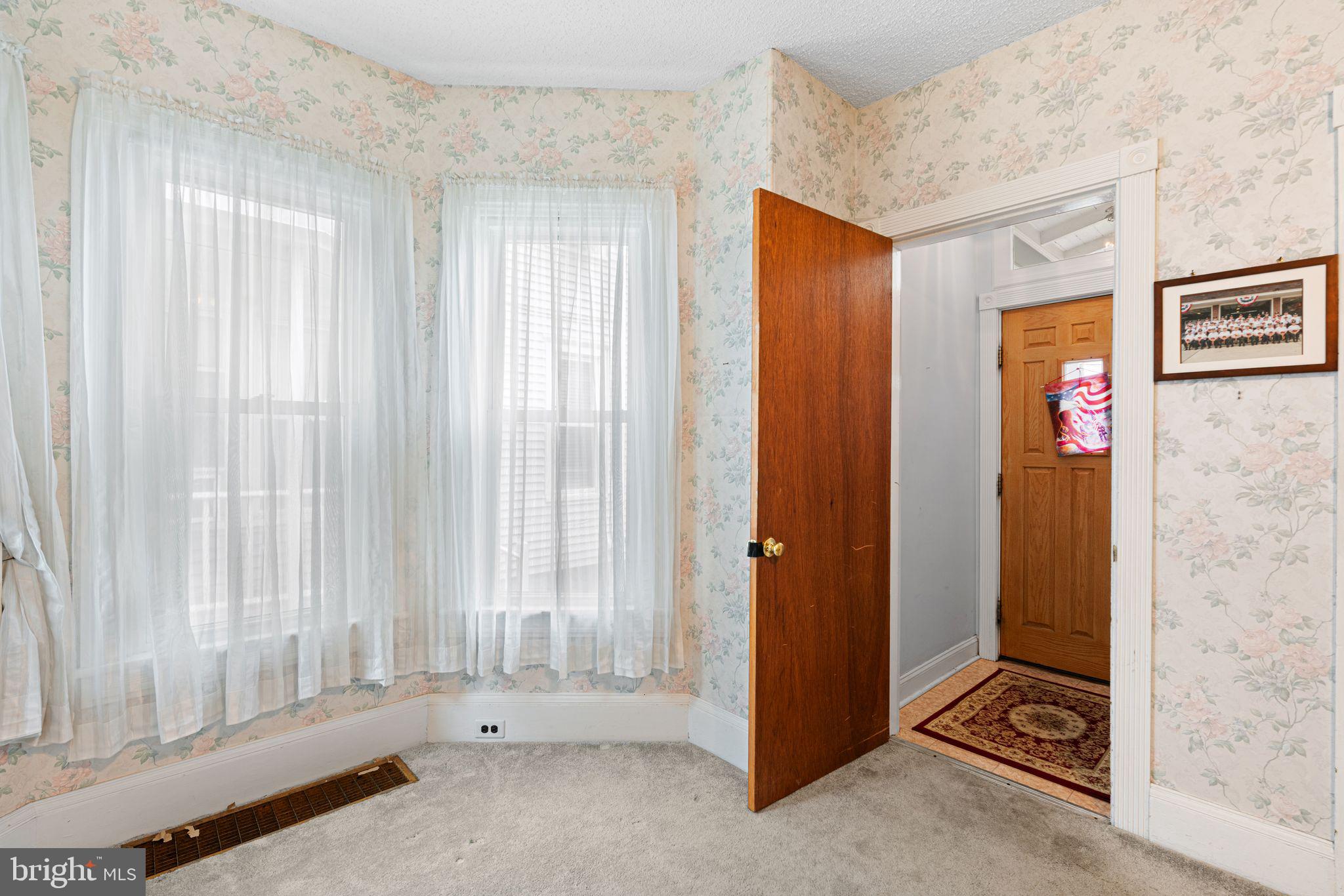 122 W COTTAGE AVENUE