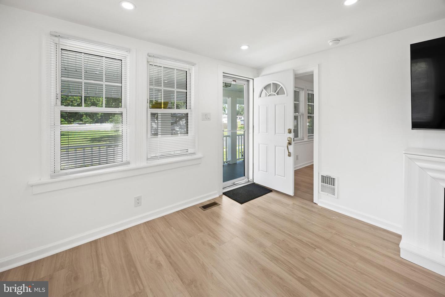 653 Kenilworth Ave