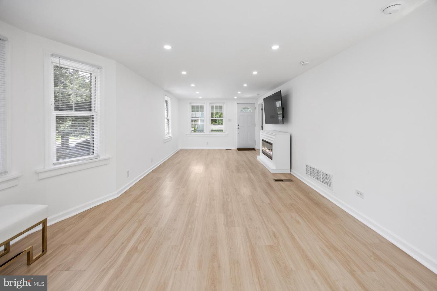 653 Kenilworth Ave