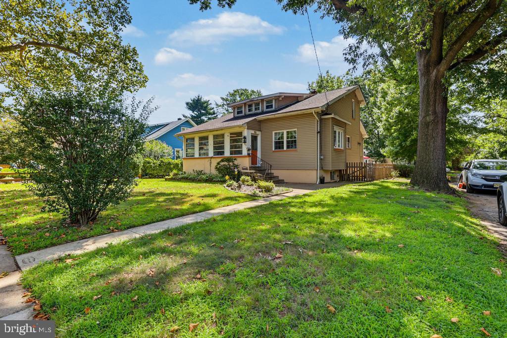 602 WOODLAWN AVENUE