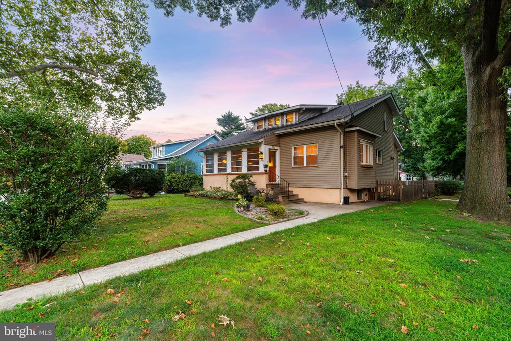 602 WOODLAWN AVENUE