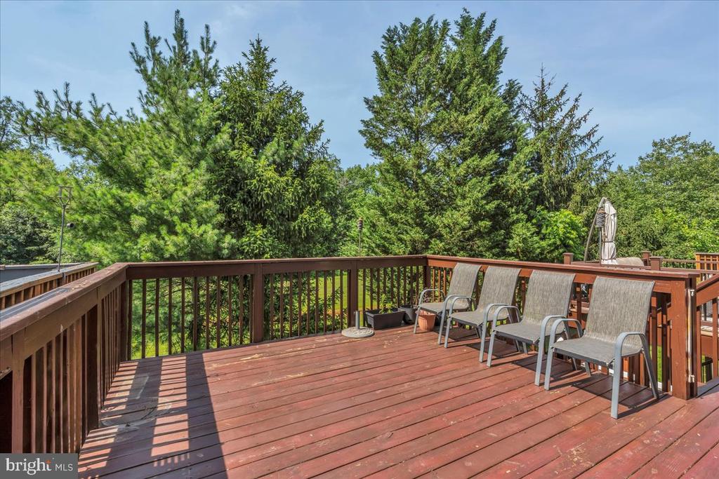 144 PENNSBURY LN