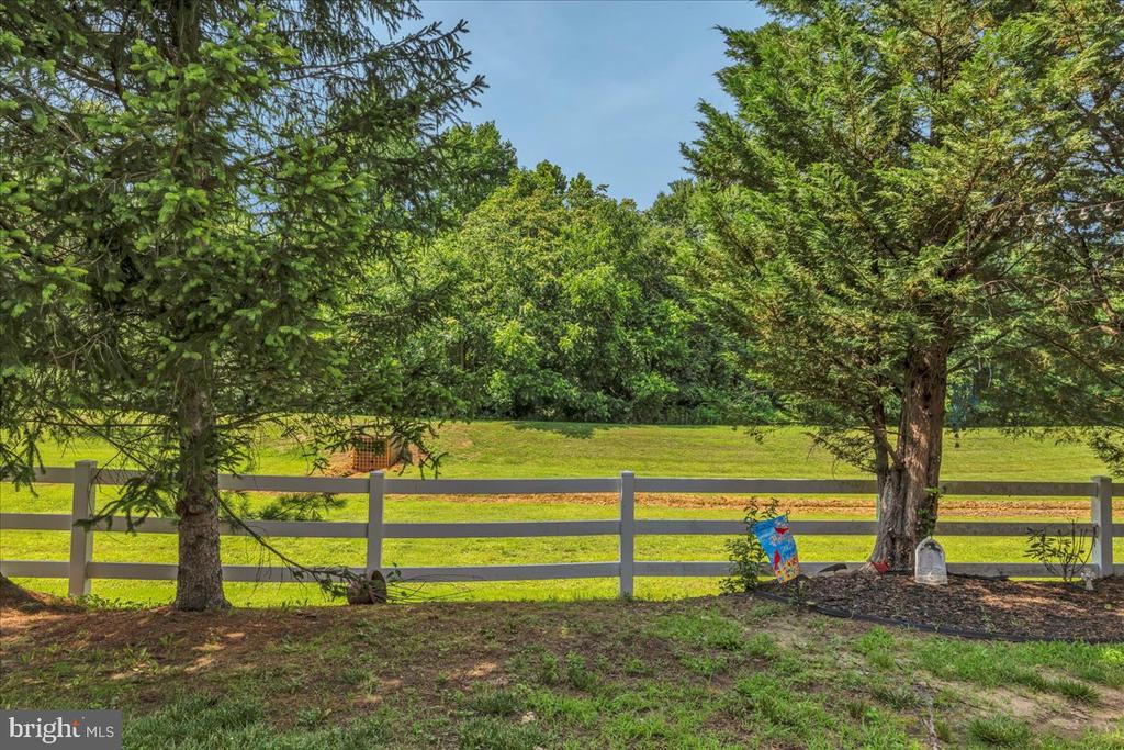 144 PENNSBURY LN