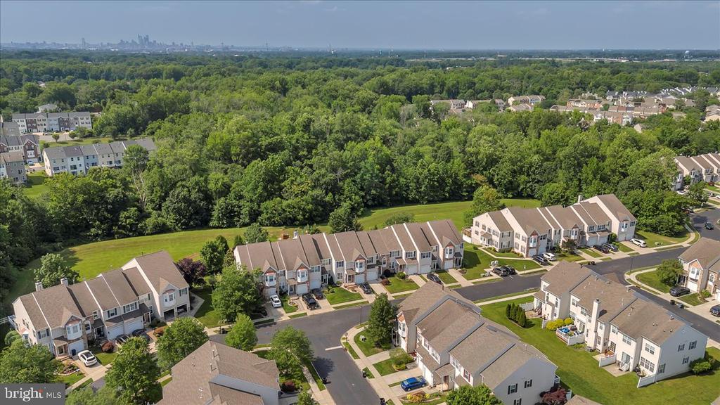 144 PENNSBURY LN