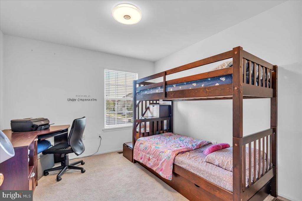 144 PENNSBURY LN
