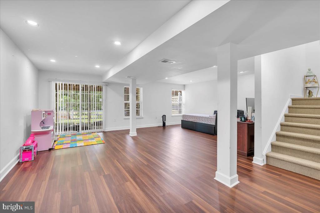 144 PENNSBURY LN