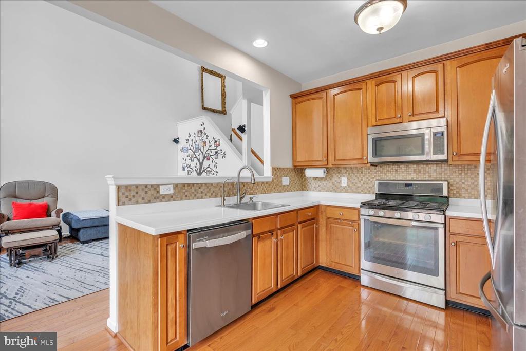 144 PENNSBURY LN