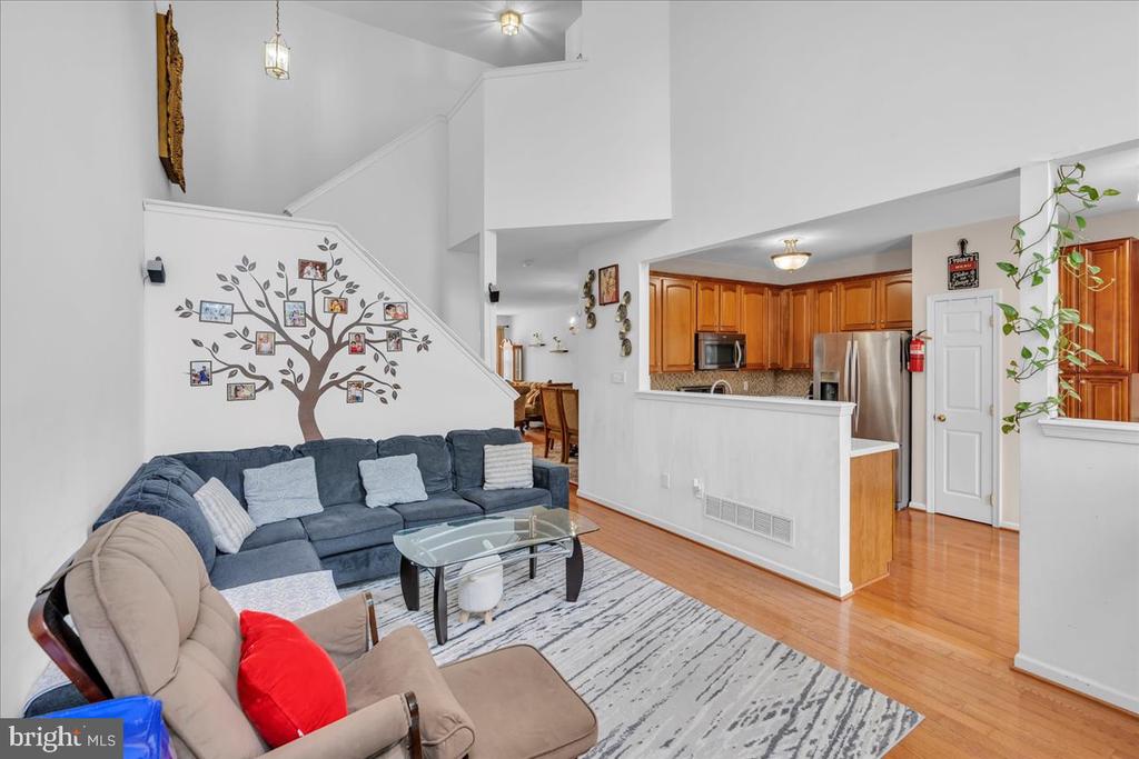 144 PENNSBURY LN