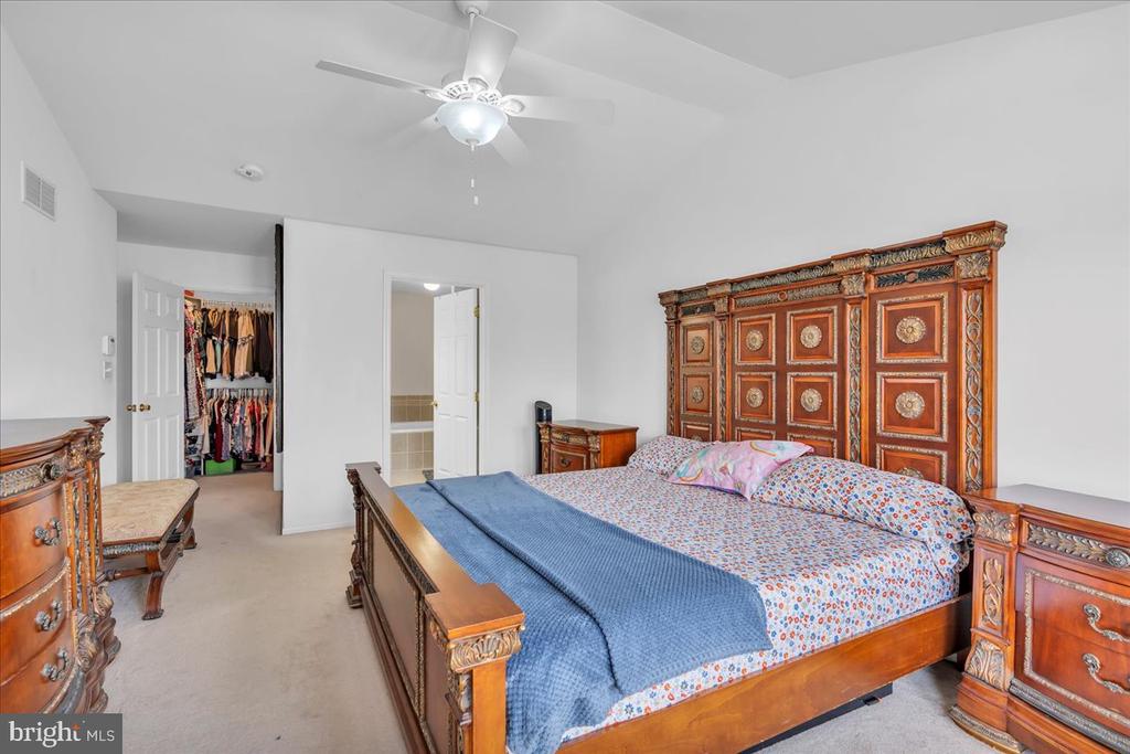 144 PENNSBURY LN