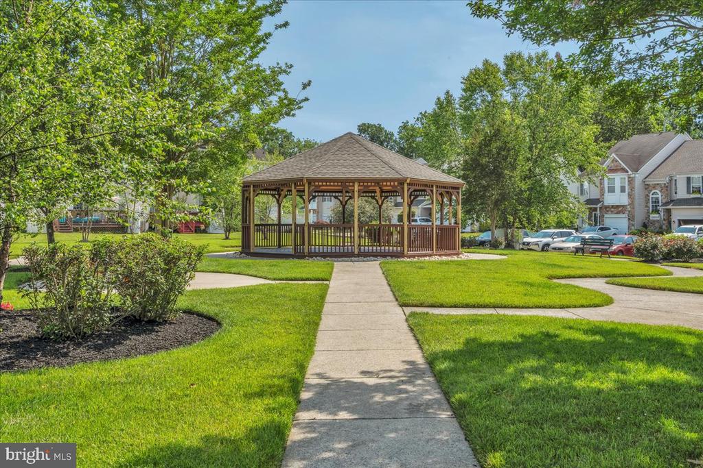 144 PENNSBURY LN
