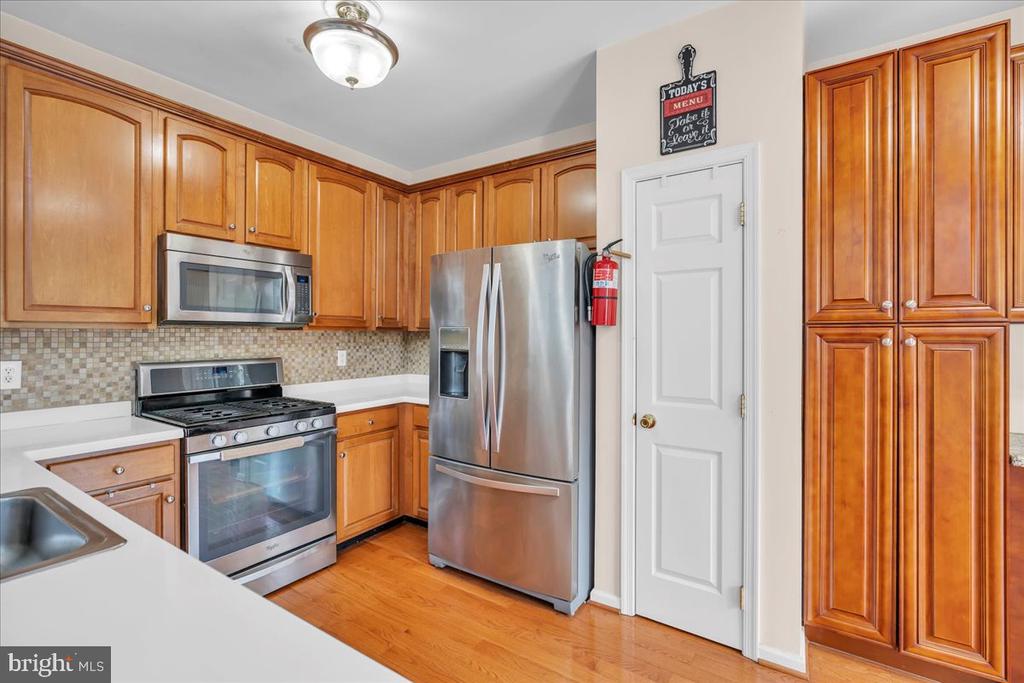 144 PENNSBURY LN