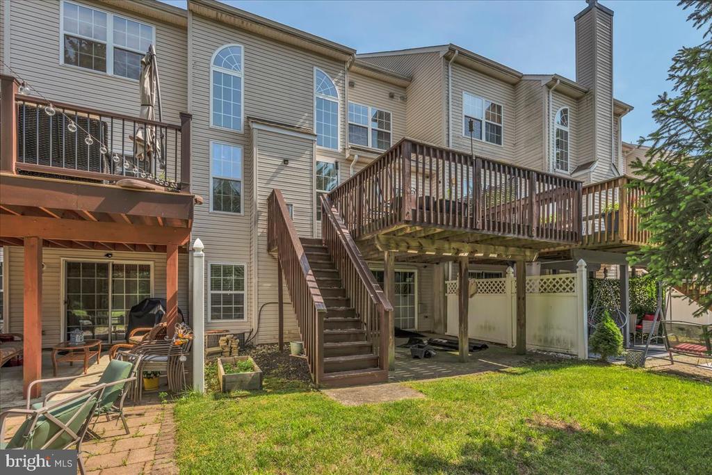 144 PENNSBURY LN