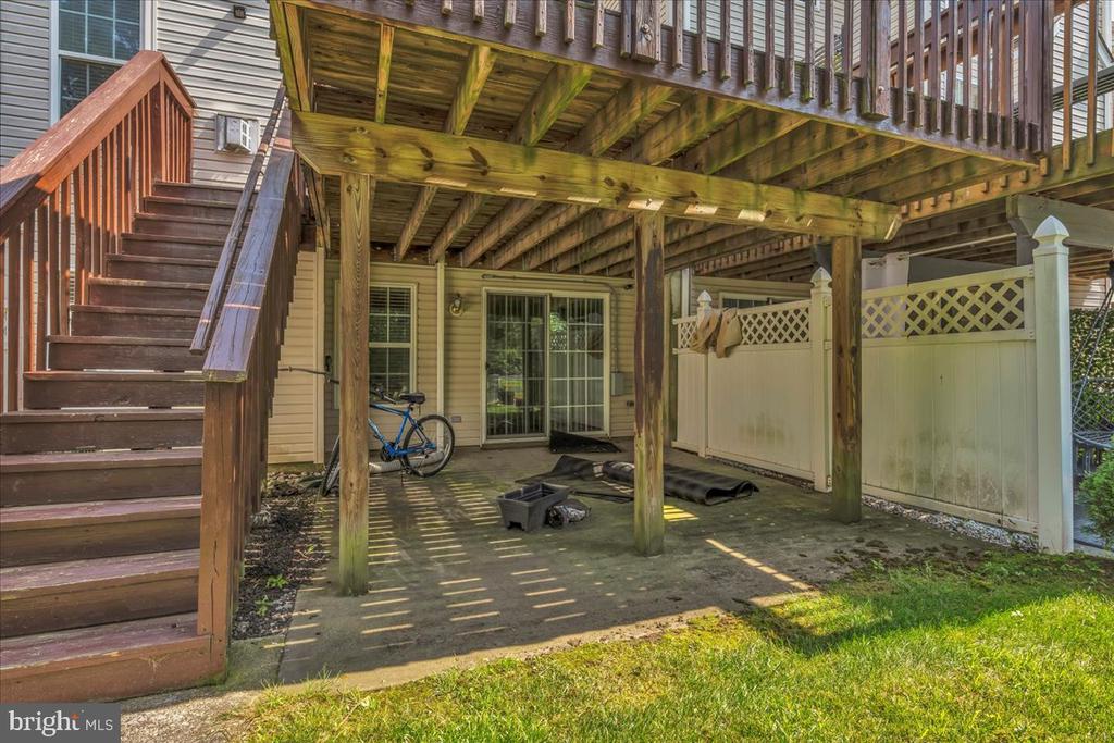144 PENNSBURY LN