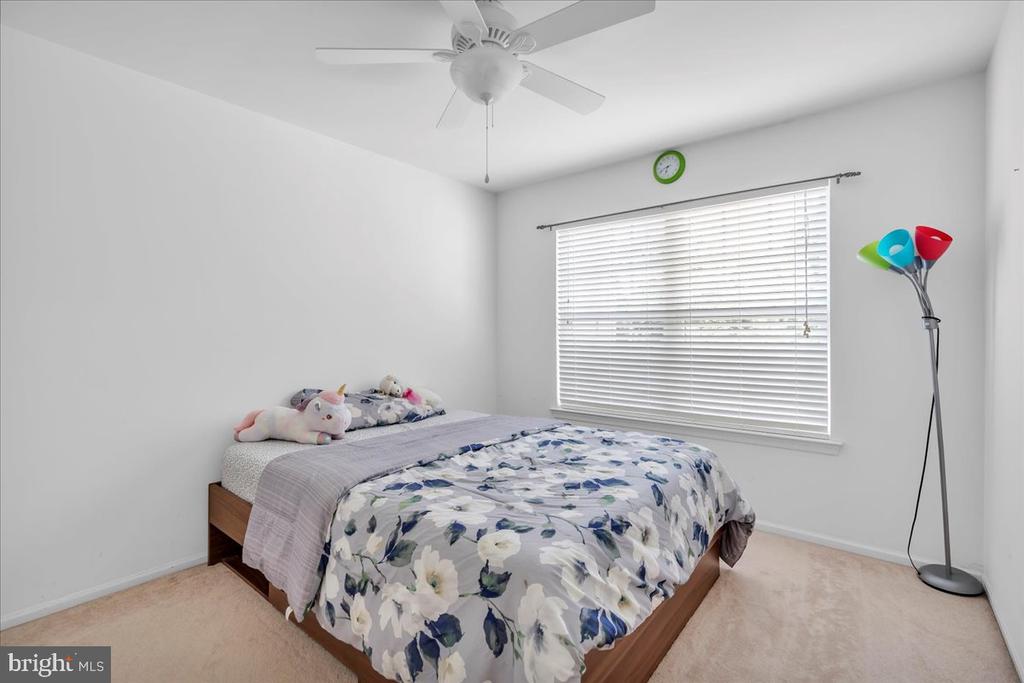 144 PENNSBURY LN