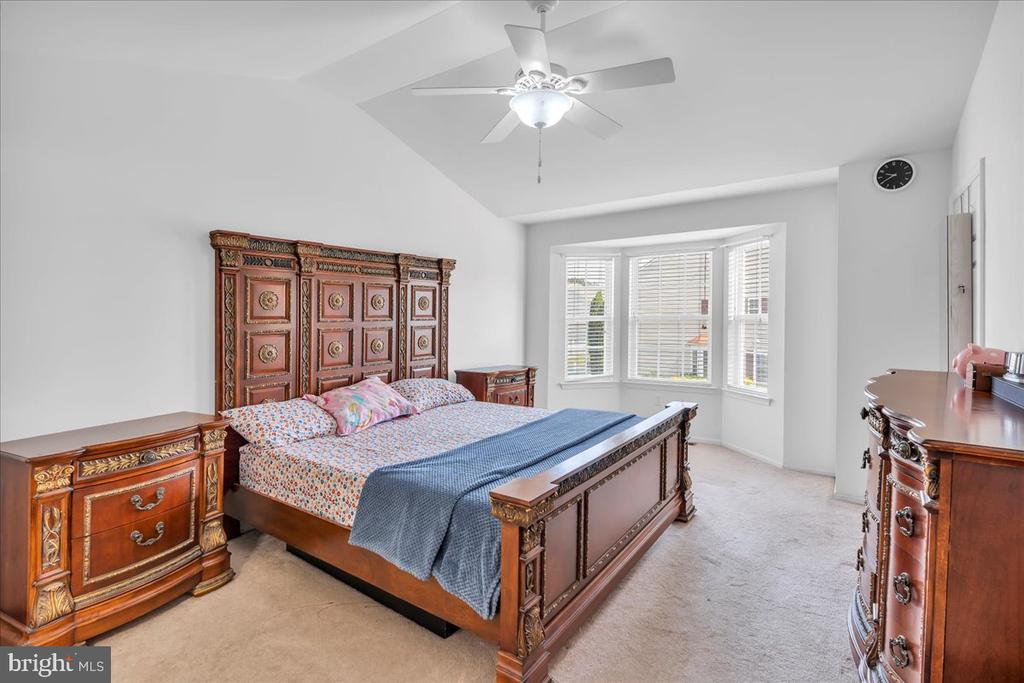 144 PENNSBURY LN