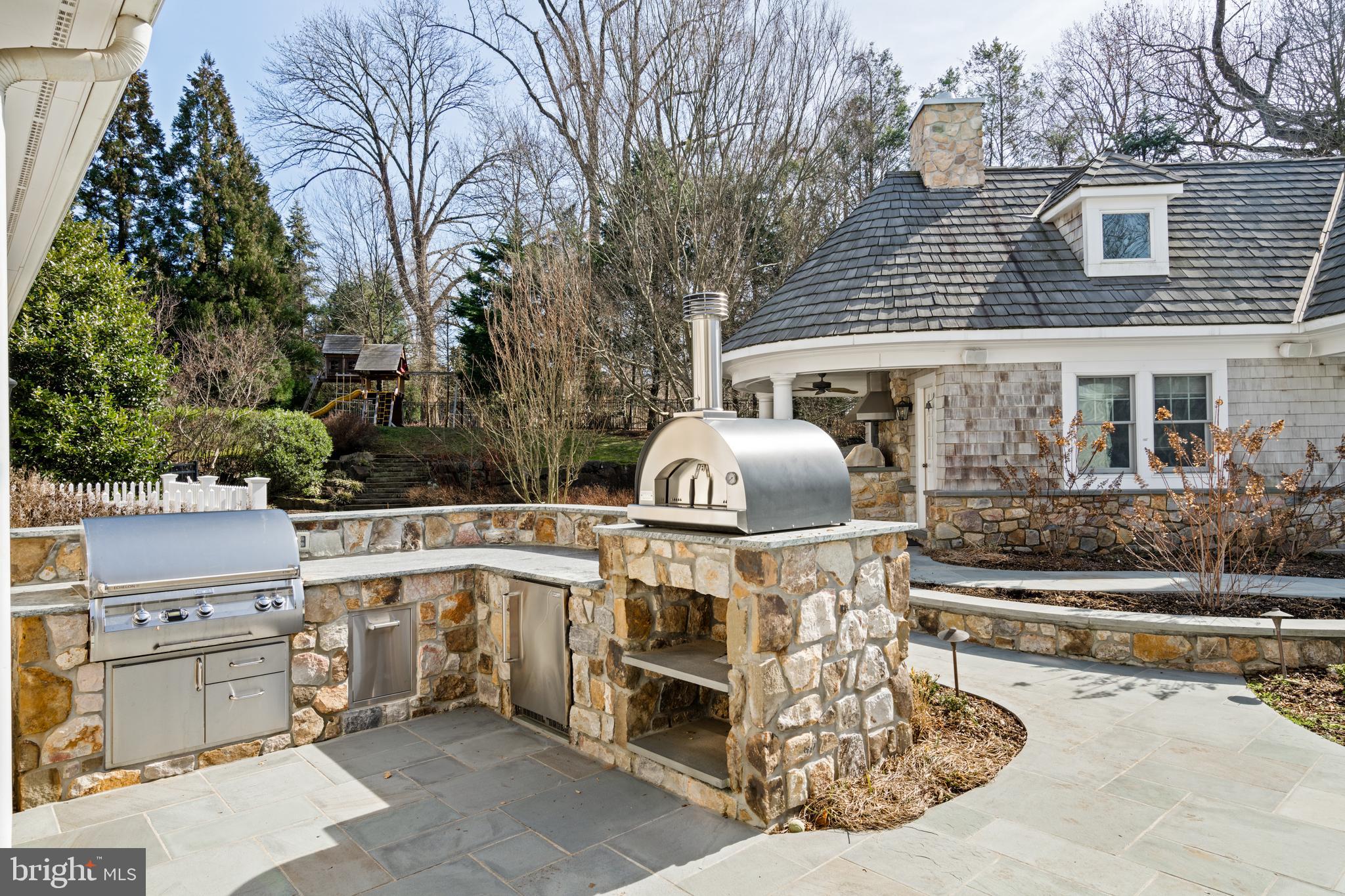 322 Winfield Rd