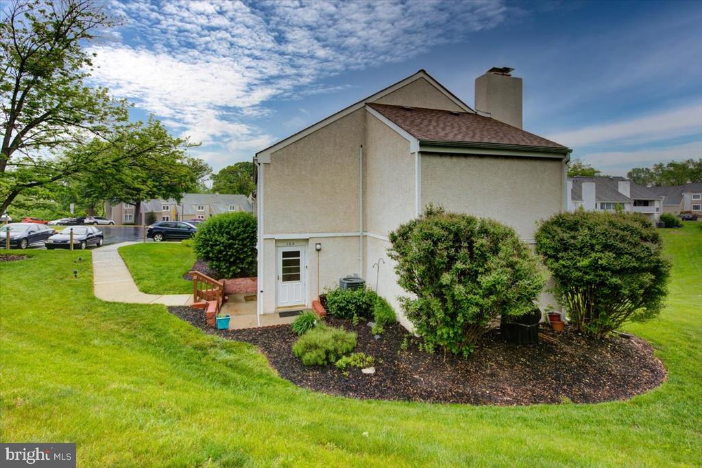 102 Harvest Ln #207