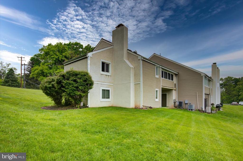 102 Harvest Ln #207