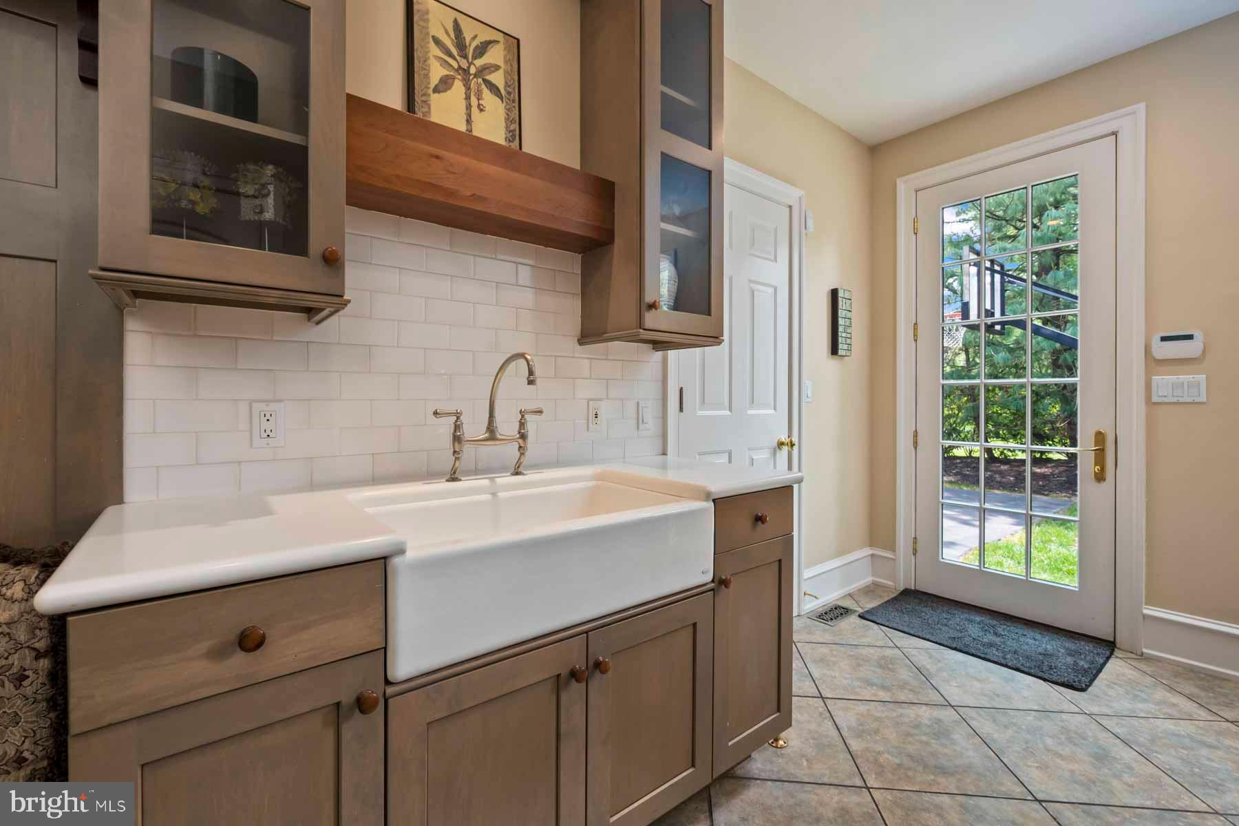 2 Matlack Ln
