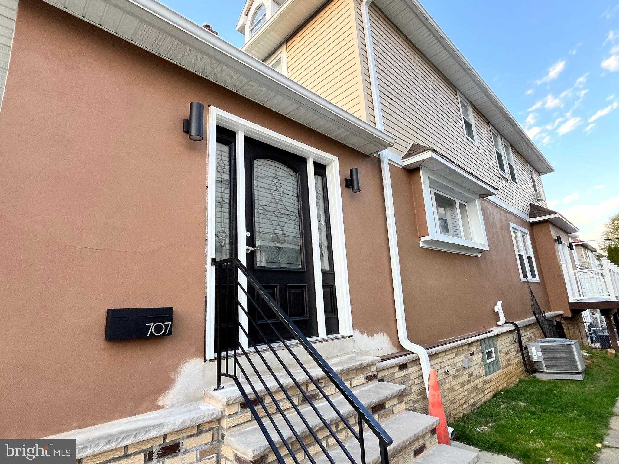 707 Fern St