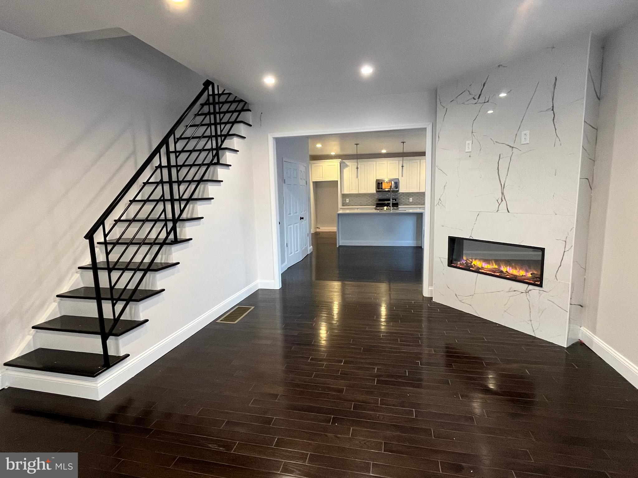 707 Fern St