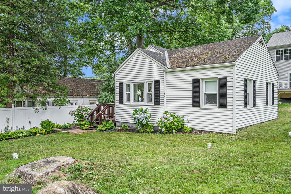 8 Chestnut Rd