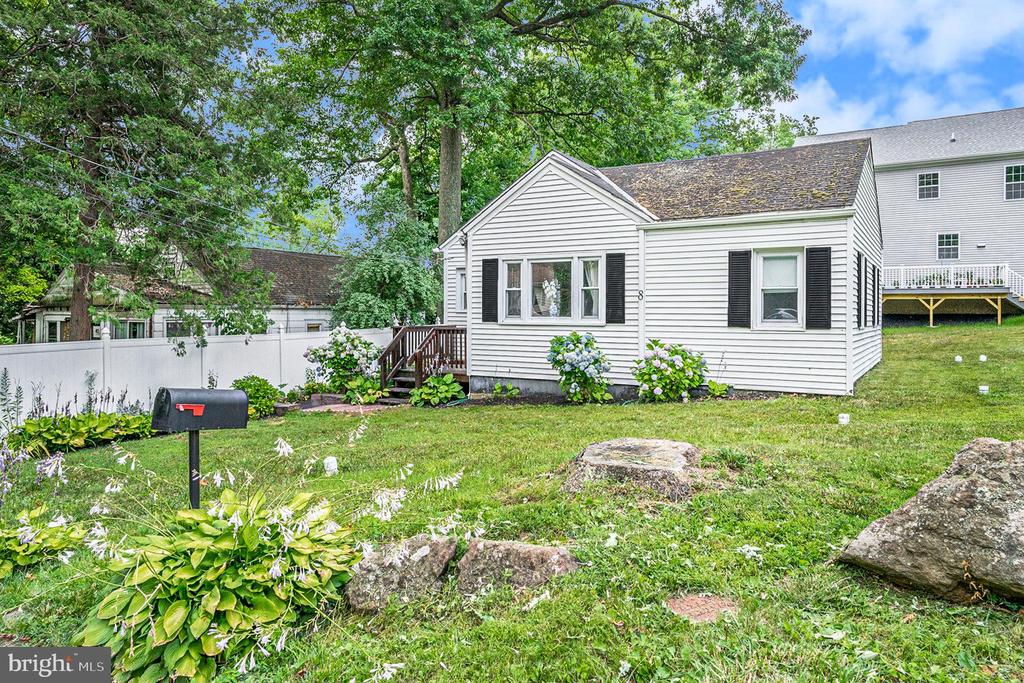 8 Chestnut Rd