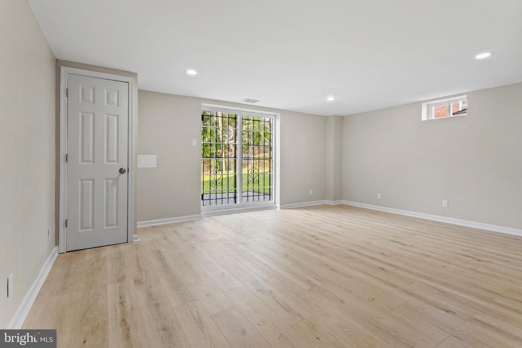 900 Clifton Ave