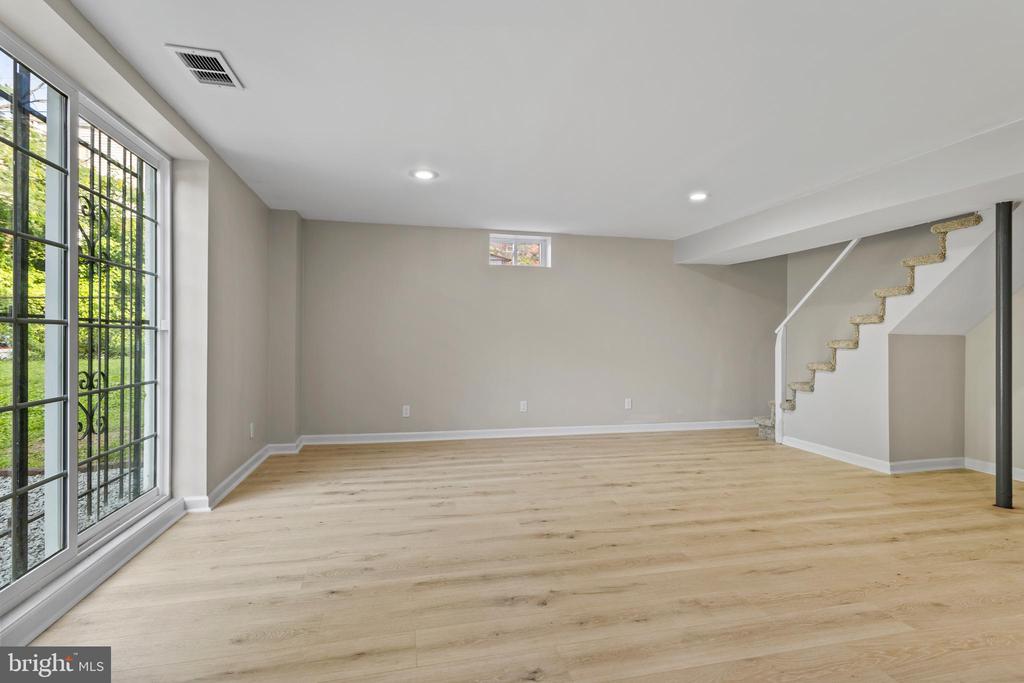 900 Clifton Ave